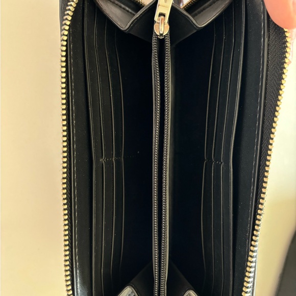 Classic C black wallet zipper closure - Picture 3 of 3